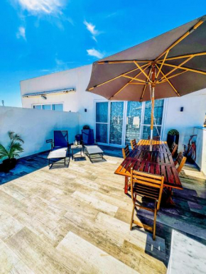 Luxurious 3 Bedroomed Penthouse